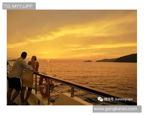 足球明星与爱侣甜蜜瞬间壁纸图片分享让你感受浪漫与激情的完美结合