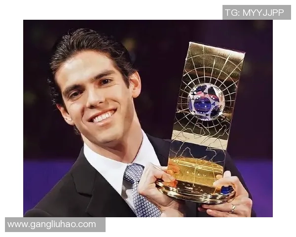 足球明星卡卡摆件精美收藏品展现足球魅力与艺术完美结合